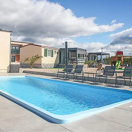 3 Bedroom Stacaravan In 3* Drniš