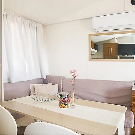 Gorgeous Stacaravan In With Wifi Kemping Drniš