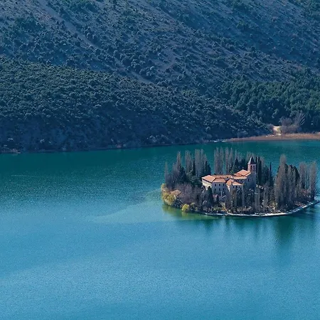 Gorgeous Stacaravan In With Wifi Camping Drniš