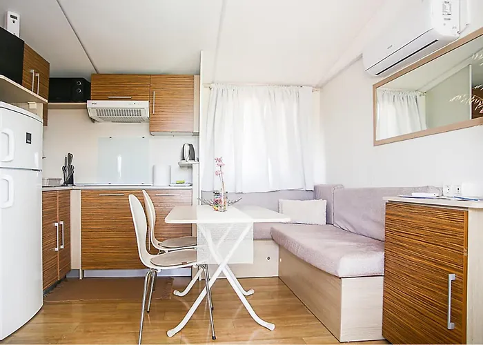 3 Bedroom Stacaravan In Drniš