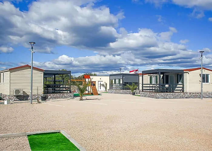 3 Bedroom Stacaravan In אתר קמפינג