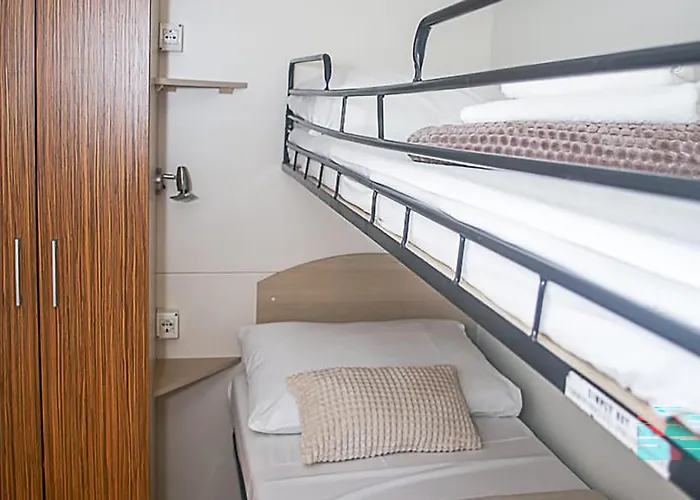 3 Bedroom Stacaravan In אתר קמפינג